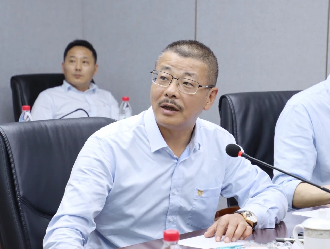 1705375859975089.jpg 海南礦業(yè)學(xué)習(xí)貫徹海南省委八屆四次全會精神 推動高質(zhì)量發(fā)展2_副本_副本.jpg