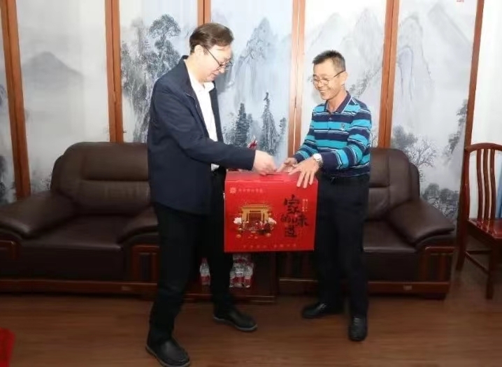 海南省總工會(huì)到海南礦業(yè)開(kāi)展新春慰問(wèn)