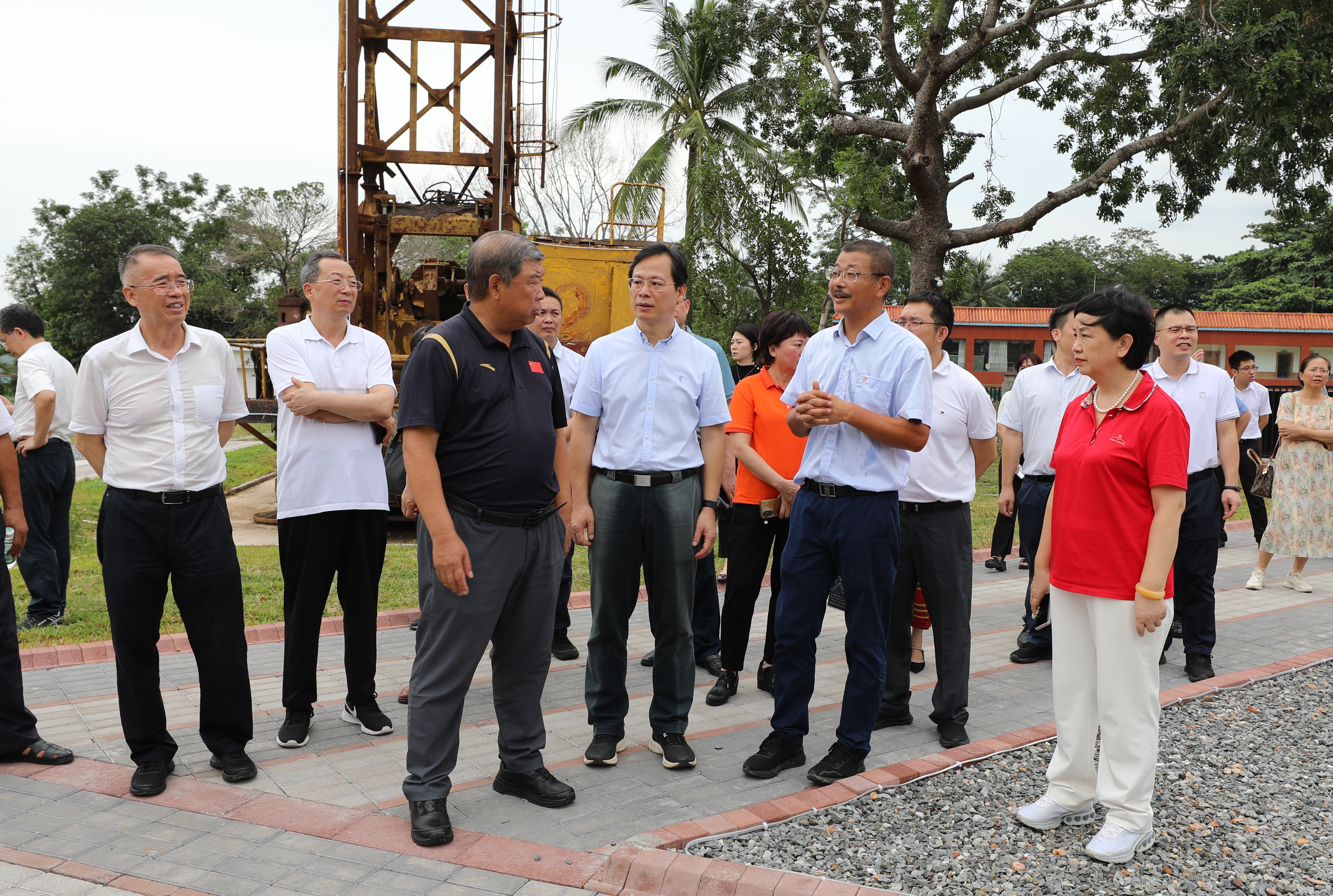 中華慈善總會副會長孫少華一行到訪海南礦業(yè)