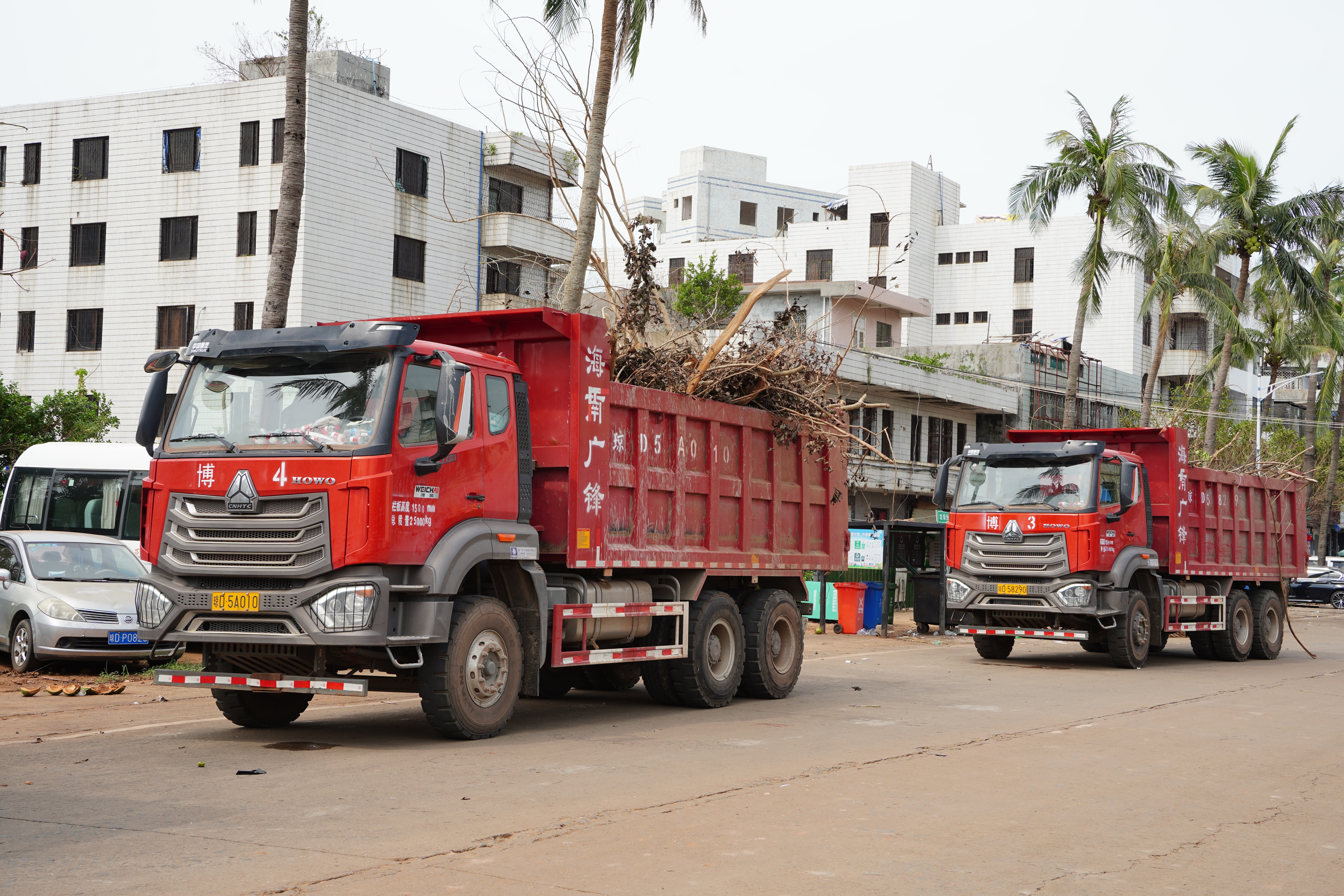 攜手克時艱 海南礦業(yè)積極支援?？谇逭瞎ぷ? class=