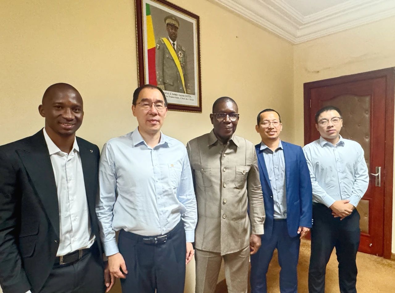 滕磊拜訪馬里礦業(yè)部長(zhǎng) 推進(jìn)布谷尼鋰礦發(fā)展