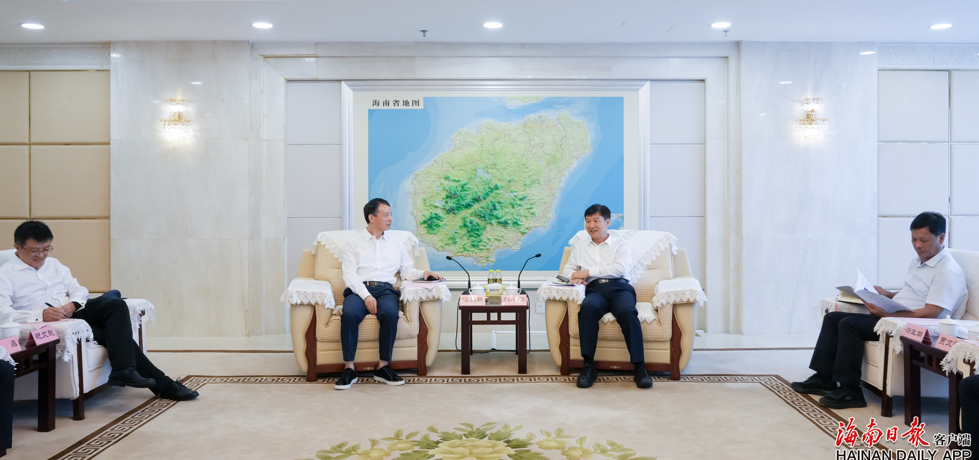 海南省省長(zhǎng)劉小明會(huì)見復(fù)星國際聯(lián)席董事長(zhǎng)汪群斌一行
