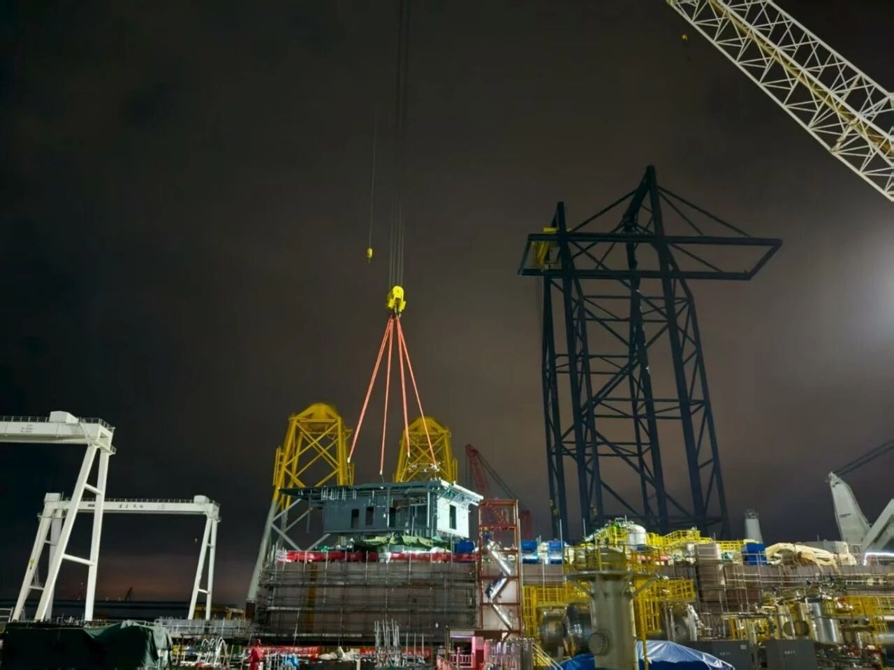 國慶中秋不停歇 一線奮戰(zhàn)顯擔當——洛克石油潿洲10-3油田西區(qū)平臺建造現場紀實